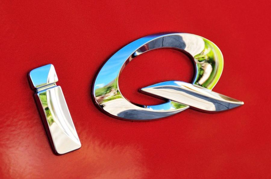 Логотип Scion iQ 2012 года  (фото 37 из 128)